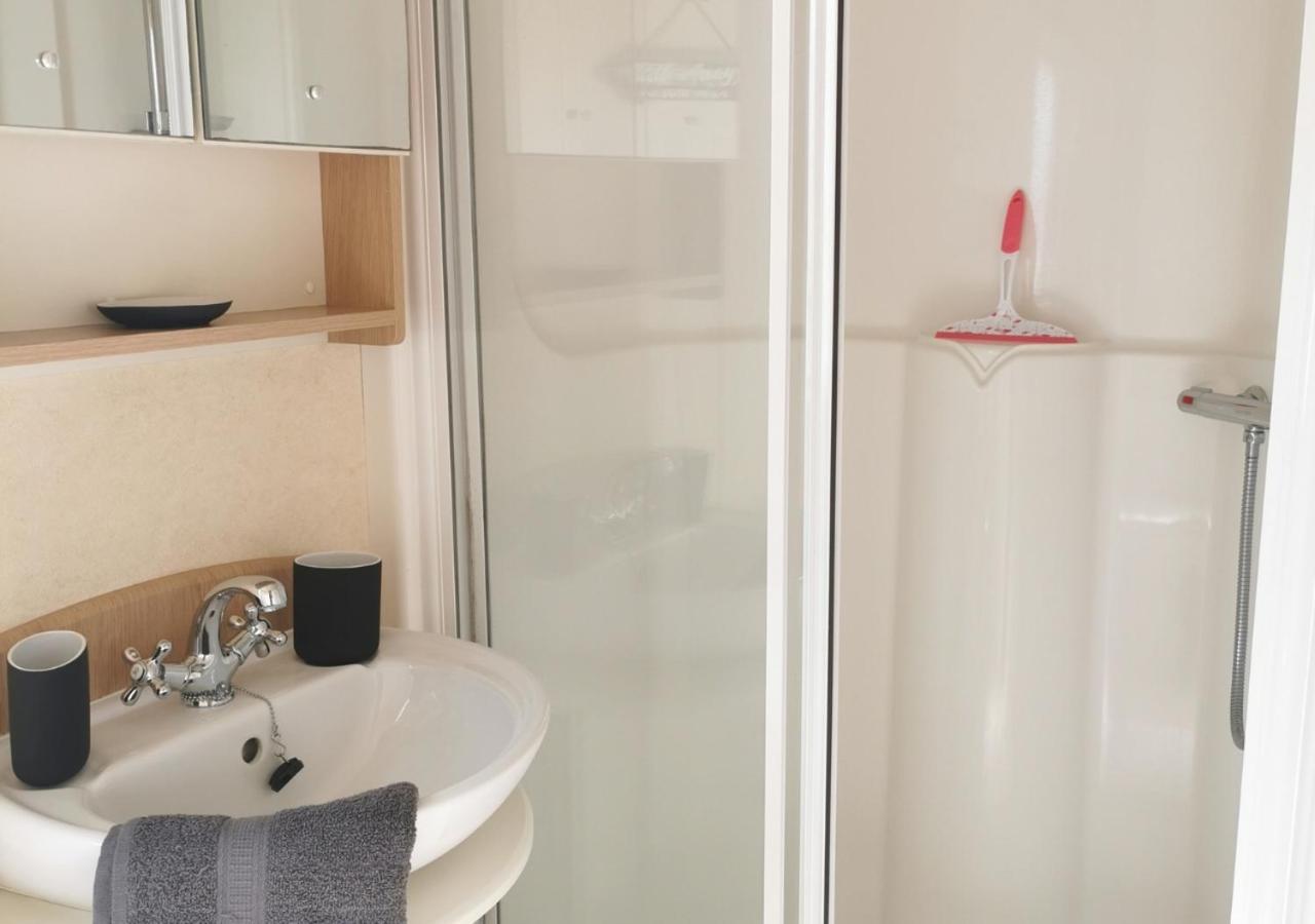Tranquil 6 Berth Luxury Holiday Home チチェスター エクステリア 写真