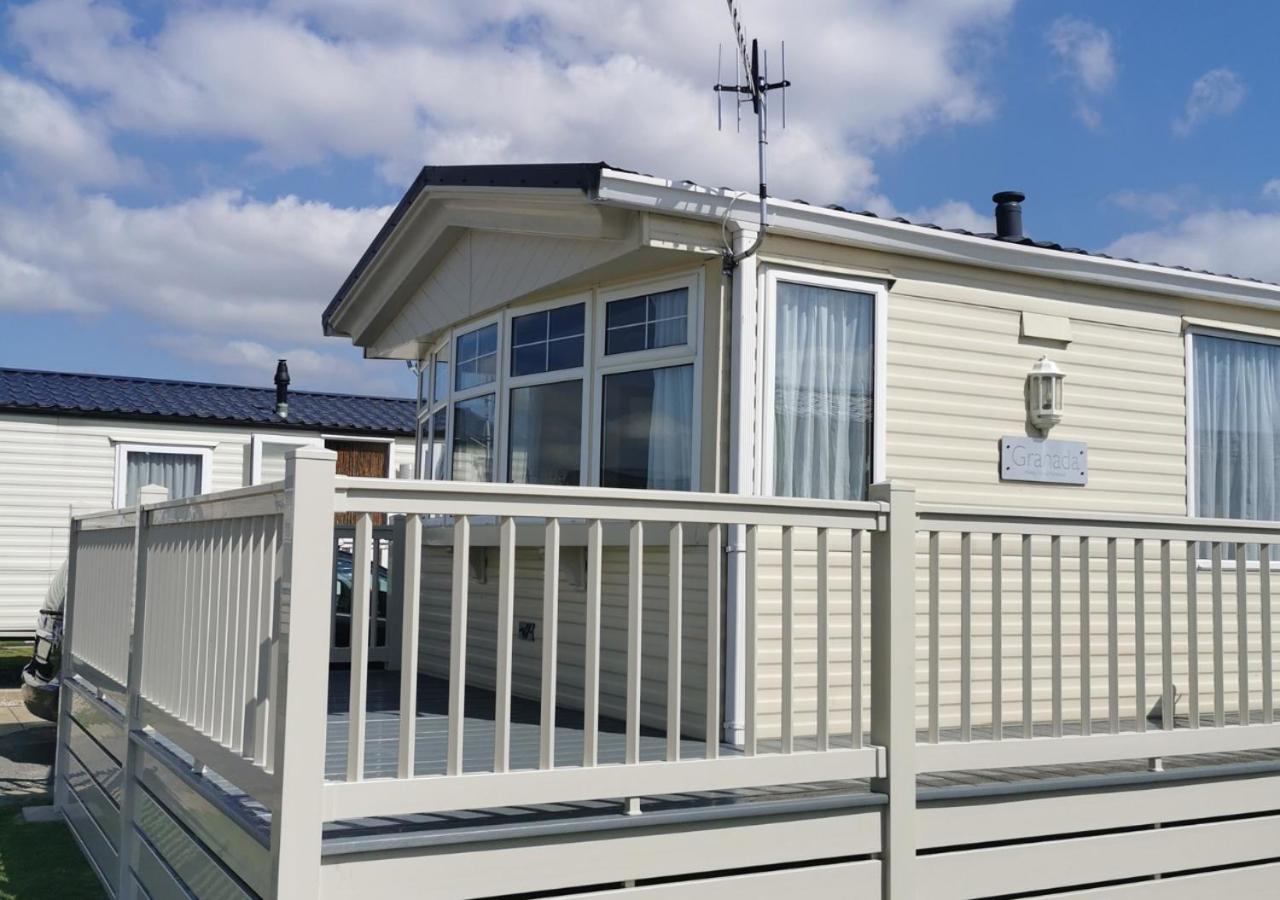 Tranquil 6 Berth Luxury Holiday Home チチェスター エクステリア 写真