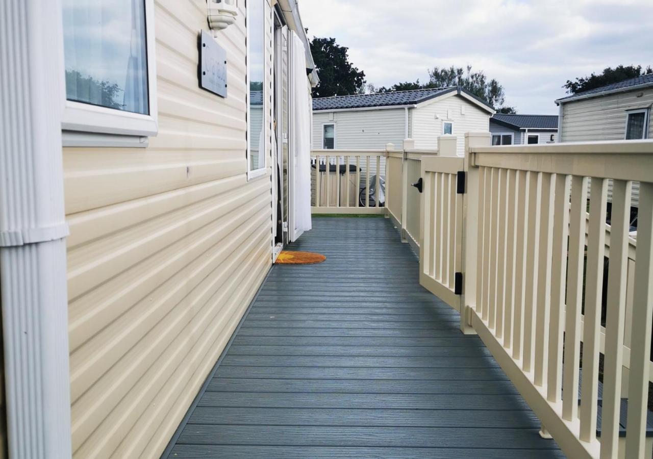 Tranquil 6 Berth Luxury Holiday Home チチェスター エクステリア 写真