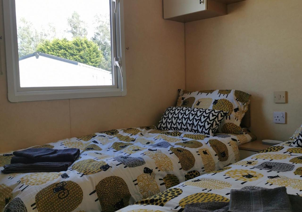 Tranquil 6 Berth Luxury Holiday Home チチェスター エクステリア 写真